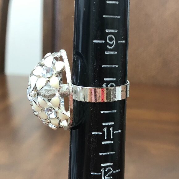 Vintage COSTUME STATEMENT Cocktail White Enamel Flowers RING Rhinestones Size 10 - Picture 10 of 10